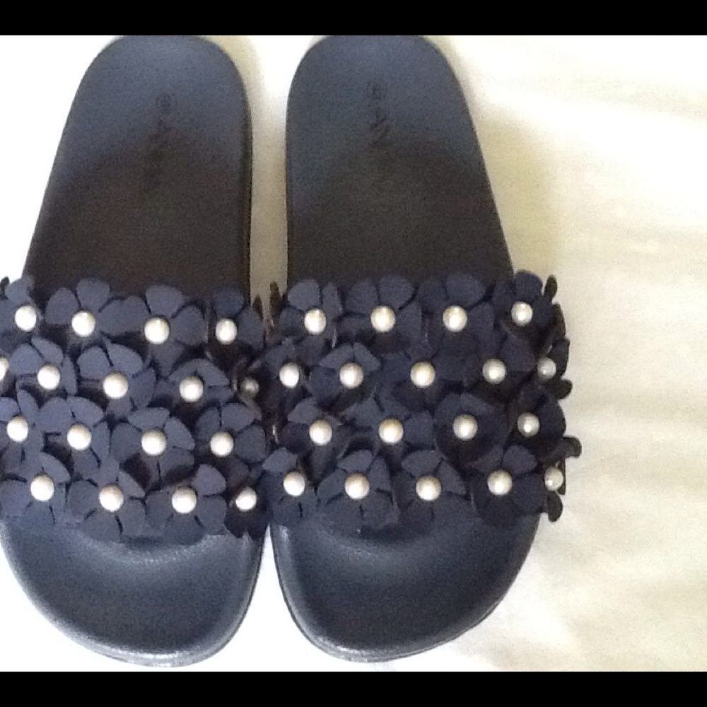 😍CLEARANCE❗️Navy Blue slides with pearls